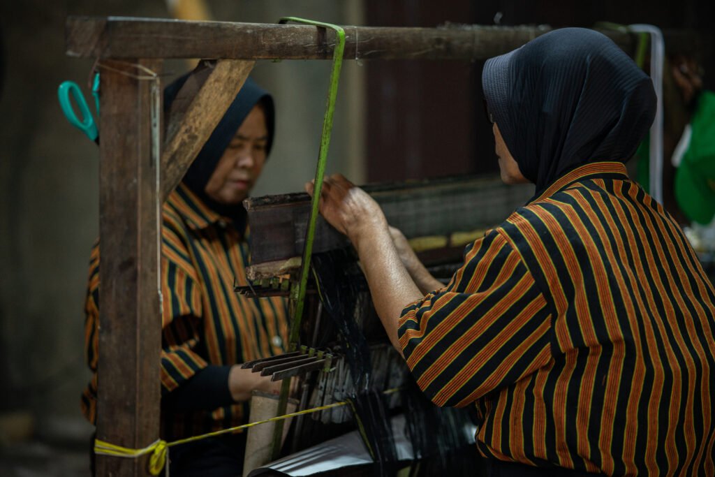 Mengenal Kain Lurik: Sejarah, Makna & Keunikannya